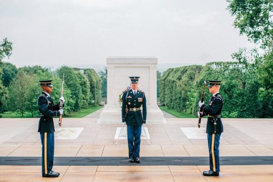 Private Arlington National Cemetery Walking Tour with Changing of the Guards