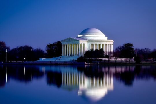 Evening Guided Tour of Washington DC's Most Inspiring Memorials