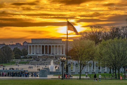 Washington Monument to Lincoln Memorial Tour